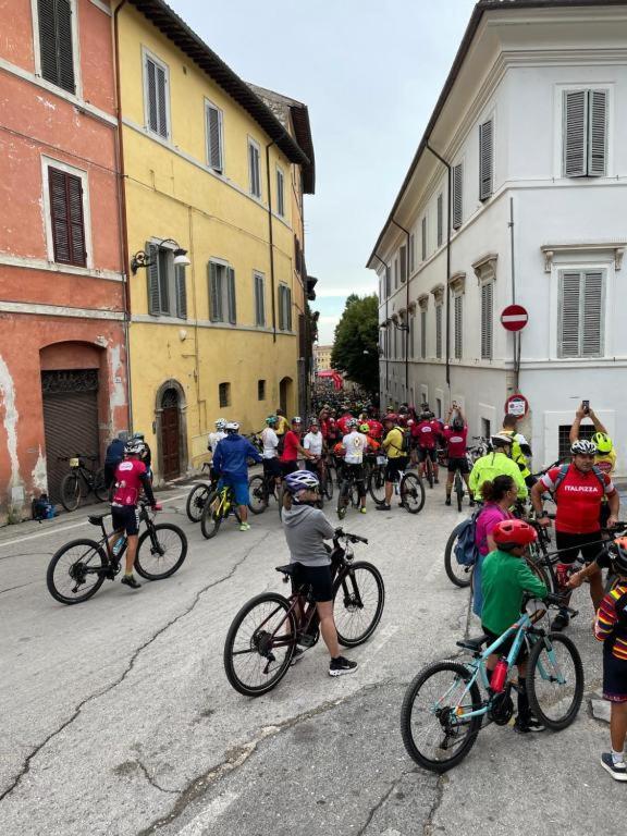 Bhr - Appartamento Dell'Anfiteatro Spoleto Exteriör bild