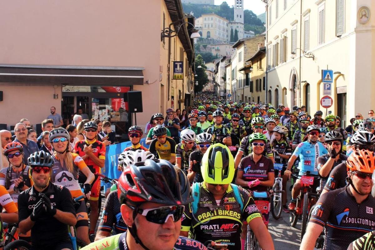 Bhr - Appartamento Dell'Anfiteatro Spoleto Exteriör bild